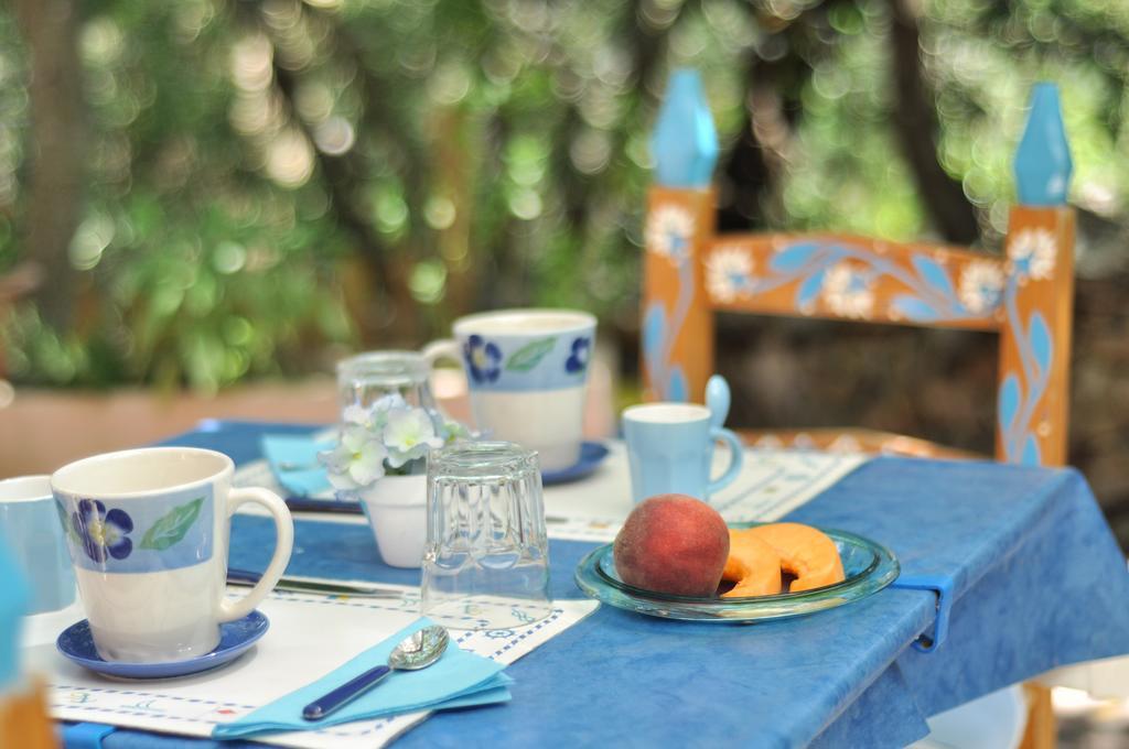 Bed & Breakfast Yin & Yang San Pantaleo Exterior photo